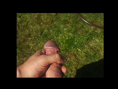 ❤️ Hot hottie dostaje jej różowy cipki fucked i cums z squirt w letnim ogrodzie ️ Hard porn at us ❌️❤